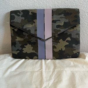 Large camo clutch